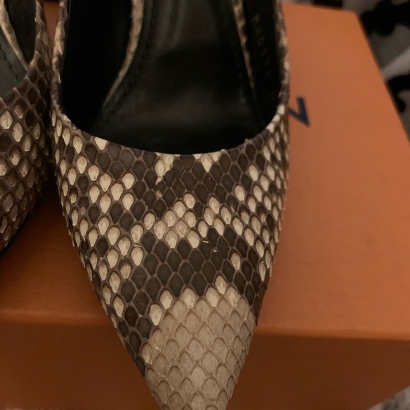 Louis Vuitton exotic skin heels - Picture 3 of 8